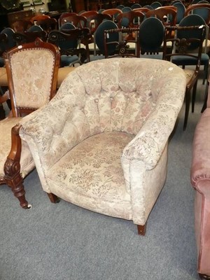 Lot 614 - Upholstered tub chair