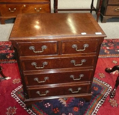 Lot 628 - Reproduction Mahogany chest of drawers