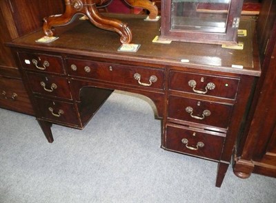 Lot 644 - Kneehole desk