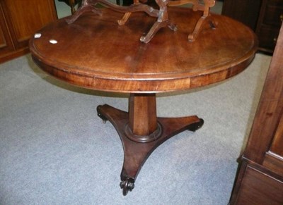 Lot 648 - Breakfast table