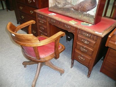 Lot 657 - An Edwardian walnut small kneehole desk and a swivel office chair