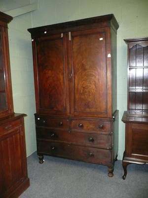 Lot 674 - 19th Century mahogany linen press