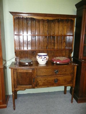 Lot 676 - An oak dresser