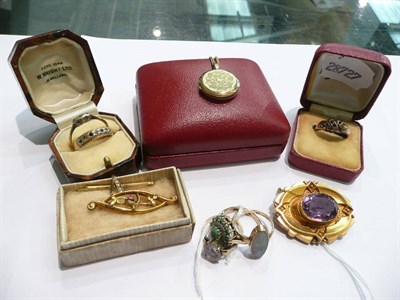 Lot 73 - An amethyst brooch, a seed pearl letter "V" brooch, a bar brooch, a locket on chain and six rings