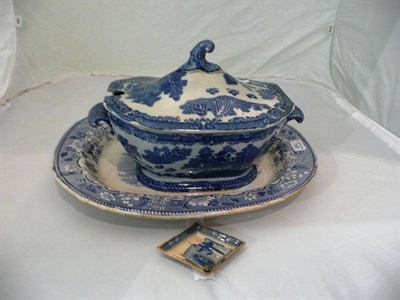 Lot 291 - A Ferrybridge blue and white meat plate, 19th century blue and white tureen and cover and a...