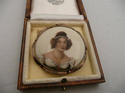 Lot 368 - A continental portrait brooch, frame stamped '9CT'