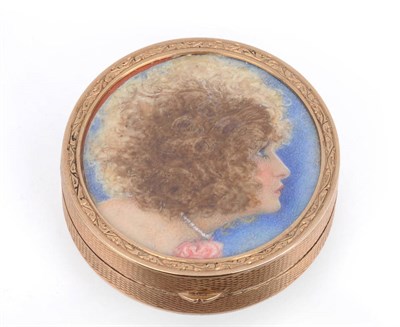 Lot 524 - A George V 9ct Gold Small Compact or Pill Box, London 1929, circular, inset with a profile portrait