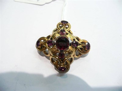 Lot 384 - A garnet quatrefoil brooch