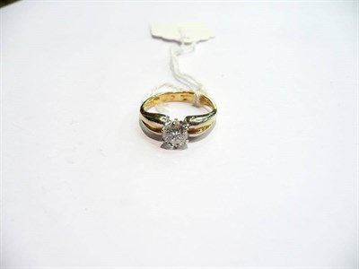 Lot 385 - An 18 carat gold diamond solitaire ring