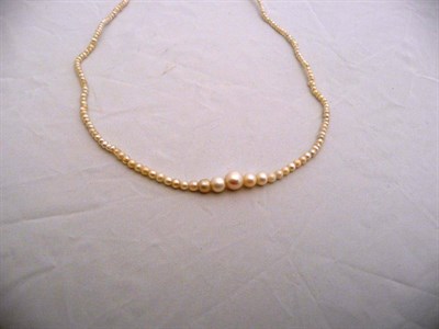 Lot 395 - A small set of graduated pearls