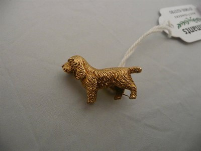 Lot 399 - A gold pin brooch in the form of a spaniel, stamped 14ct