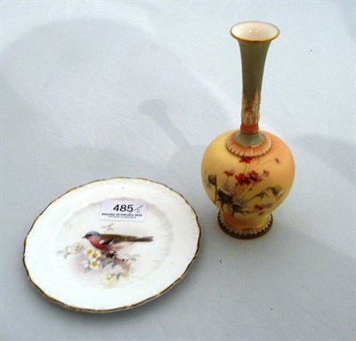 Lot 485 - Worcester vase and a Worcester plate painted with a chaffinch