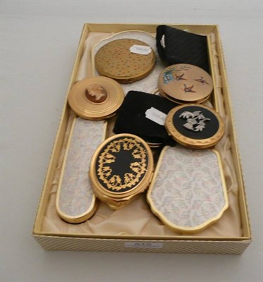 Lot 515 - Collection of Stratton and Kigu compacts and a dressing table set