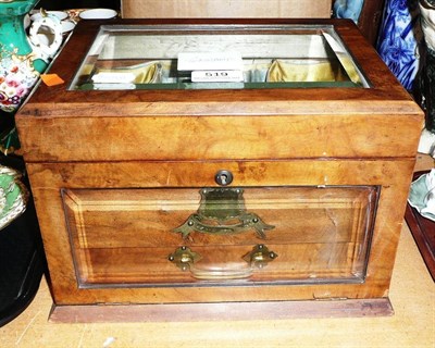 Lot 519 - Glass-top jewellery casket