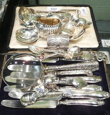 Lot 537 - A set of six silver handled tea knives, cased and various flatware, including silver teaspoons