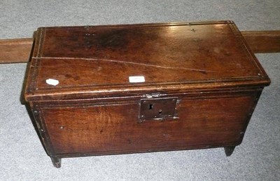 Lot 585 - A joined oak small box with hinged lid