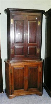 Lot 602 - 18th century oak  floor standing cupboard