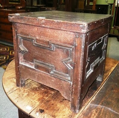 Lot 646 - Small oak box with hinged lid