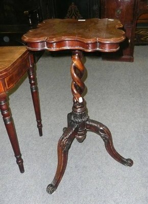 Lot 684 - Pedestal table