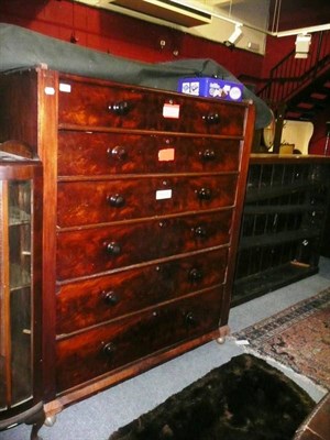 Lot 780 - Victorian chest of drawers