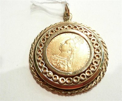 Lot 80 - An 1890 full sovereign loose mounted in a pendant frame