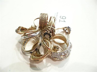 Lot 91 - Fourteen assorted 9ct gold and other rings