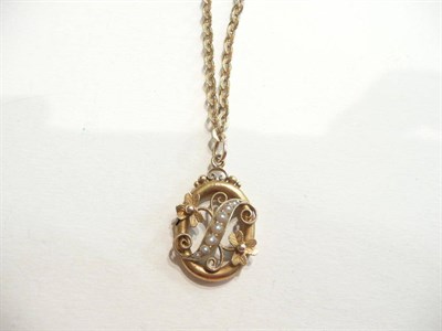 Lot 124 - An 18ct gold fancy link chain with a 15ct pendant