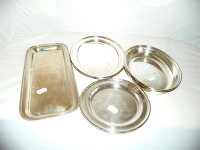 Lot 179 - A silver rectangular dish 23oz approximate weight, two Elkington plate vegetable dishes and stands