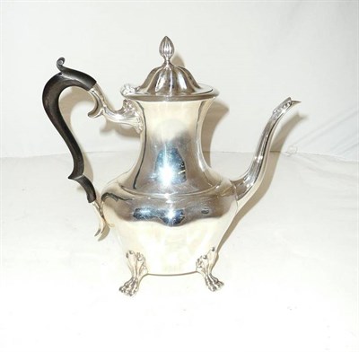 Lot 255 - A silver coffee pot, Birmingham 1938, approx. 21oz