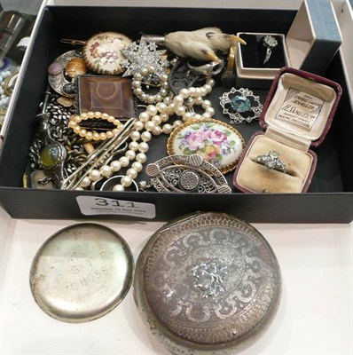 Lot 311 - A collection of costume jewellery