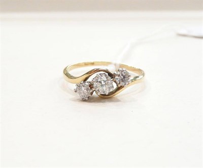 Lot 318 - A diamond three stone twist ring