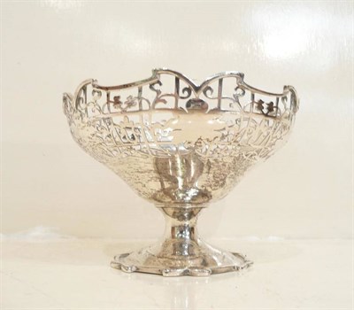 Lot 350 - A small silver bon-bon dish