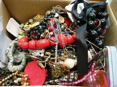 Lot 416 - A box of costume jewellery