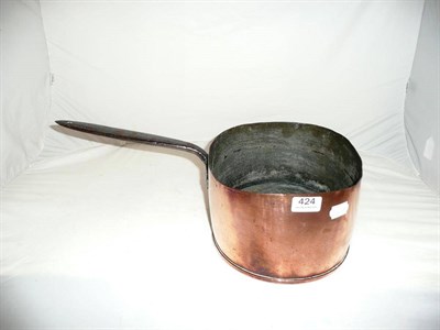 Lot 424 - A copper pan