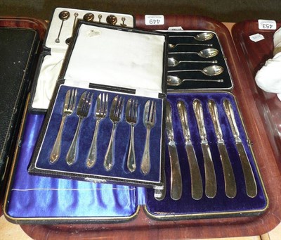 Lot 449 - Twelve cased seal topped teaspoons, six cake forks and six tea knives