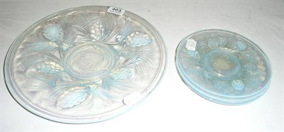 Lot 463 - A Jobling glass circular plate and a set of four smaller plates