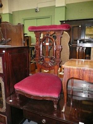 Lot 607 - Victorian mahogany prie-dieu chair