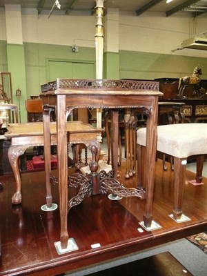 Lot 668 - A pair of reproduction mahogany gallery tables