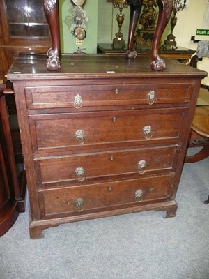 Lot 719 - An oak chest of drawers