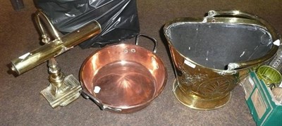 Lot 41 - Decorated brass helmet coal bucket with liner, brass desk lamp and copper preserving pan