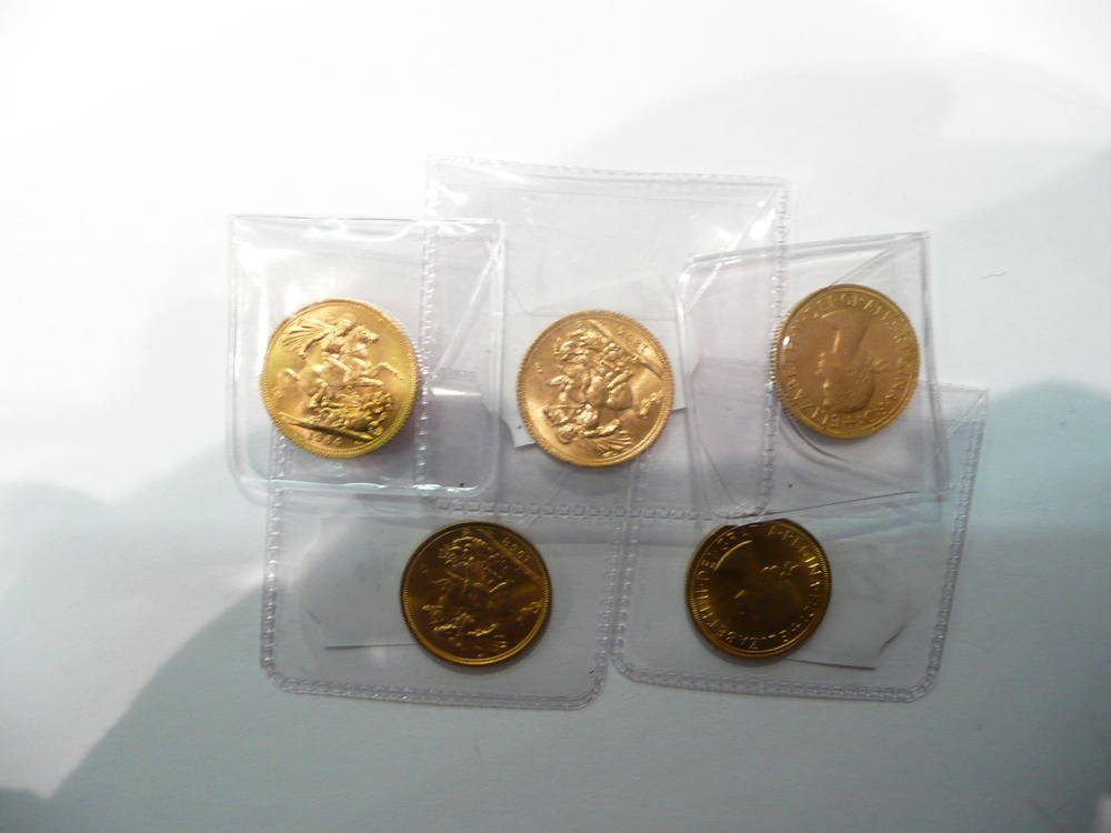 Lot 82 - Five sovereigns, two 1964, 1963 and two 1958 (5)