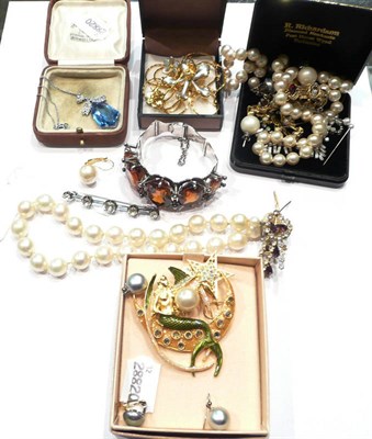 Lot 163 - Assorted costume jewellery including paste necklaces, brooches, simulated pearl jewellery etc