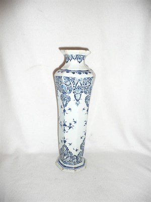 Lot 221 - 17th/18th century Delft vase