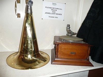 Lot 300 - Table top horn gramophone with brass horn