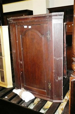 Lot 380 - Georgian mahogany hanging corner cupboard