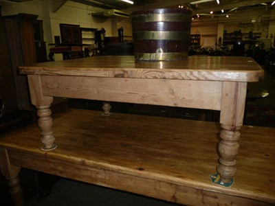 Lot 385 - Pine coffee table