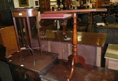 Lot 394 - Mahogany tripod table and an Edwardian mahogany bijouterie cabinet