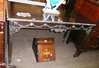 Lot 413 - 19th century mahogany side table