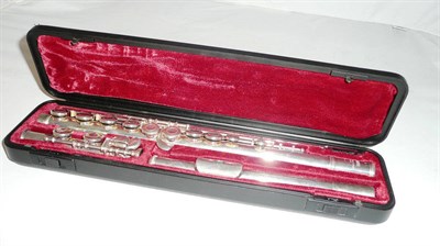 Lot 25 - Modern Yamaha cased flute