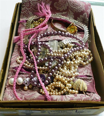 Lot 66 - Quantity of costume jewellery including a silver necklace